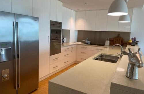 Victor Harbor House | 4A Franklin Pde Encounter Bay - BYO Linen