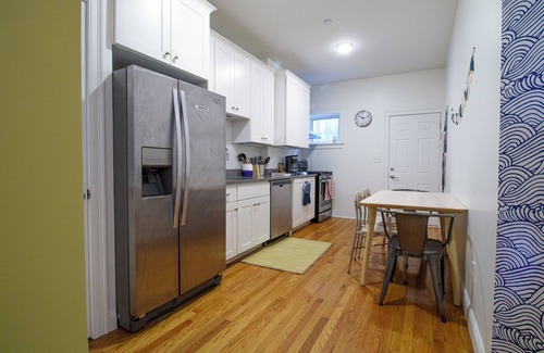 Washington Park Apartment | 4BD 1.5BTH Sunny Apt in Roxbury