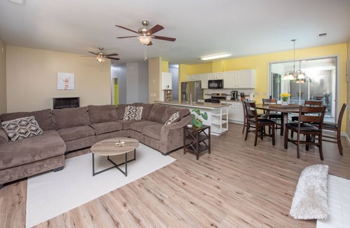 Roosevelt House | 4bd 2 ba Home with Pool Near Airport and Hwys