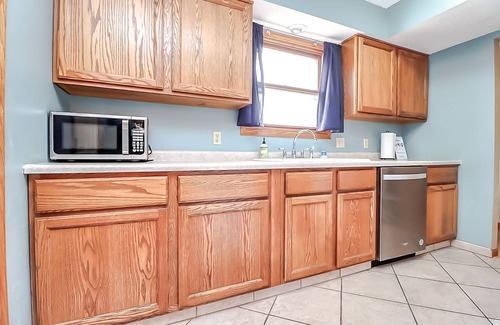 Lincoln House | 4bd 2b | 20 min walk to Downtown | 8 guests