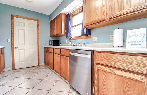 Lincoln House | 4bd 2b | 20 min walk to Downtown | 8 guests