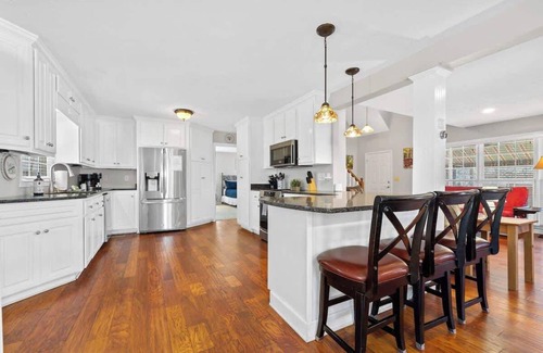 Milledgeville House | 4bd/3bth, Sleeps 14, Pool Table, Fire pit + More!