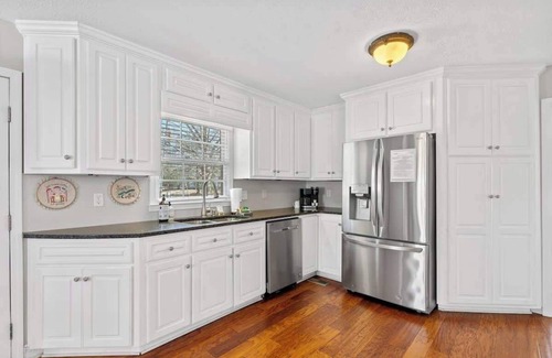 Milledgeville House | 4bd/3bth, Sleeps 14, Pool Table, Fire pit + More!