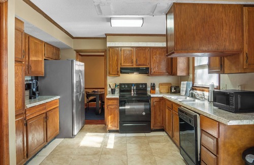 Charlotte House | 4bd Contemporary: BBQ - Game Room, Close to NASCAR, 15 mins to Downtown