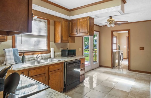 Charlotte House | 4bd Contemporary: BBQ - Game Room, Close to NASCAR, 15 mins to Downtown
