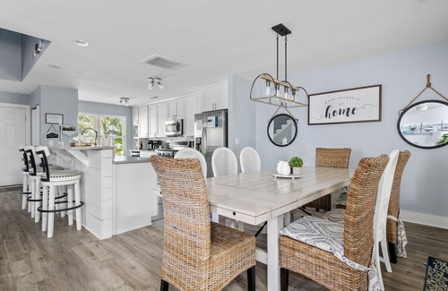 Mount Pleasant House | 4BD Home 3 Miles To Isle Of Palms - Coastal Haven