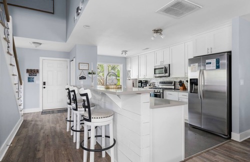 Mount Pleasant House | 4BD Home 3 Miles To Isle Of Palms - Coastal Haven