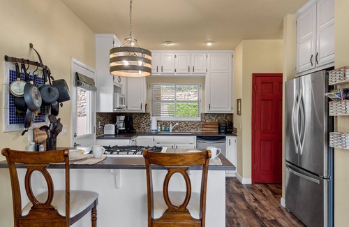 Holiday Island House | 4Bdr Secluded! Hot Tub, Pool Table, & Spectacular Views.