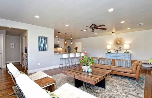 Johnson City House | 4BDRM W/Private Pool & Hot Tub - Walk to Town Square, Minutes to Wineries!