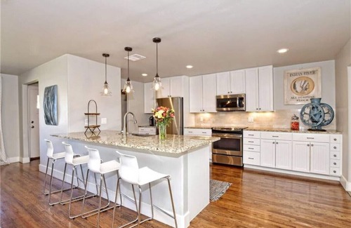 Johnson City House | 4BDRM W/Private Pool & Hot Tub - Walk to Town Square, Minutes to Wineries!