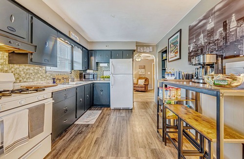 Monaca House | 4Bed/2Bath Home, 1.5Acres, Prime Location, Private