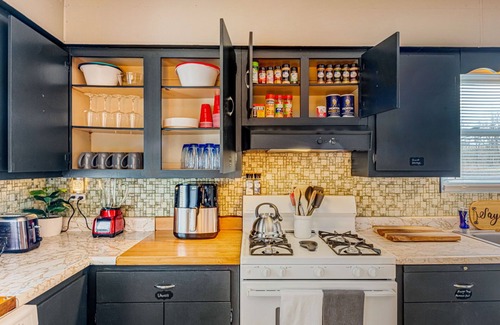 Monaca House | 4Bed/2Bath Home, 1.5Acres, Prime Location, Private