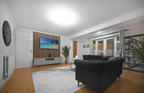 Walton House | 4Bed House MK