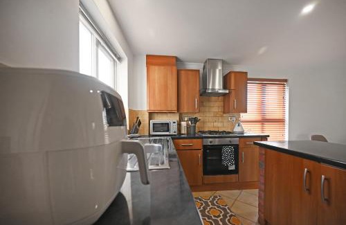 Walton House | 4Bed House MK