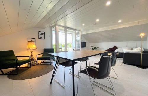 Traunreut Apartment | 4Bed I Klima I 3 Room I Wash I Küche I Parkplatz