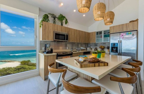 Palm Beach Condo | 4bedroom Penthouse Corner unit with BBQ