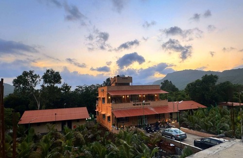 Paud Villa | 4BHK Luxury Riverside Villa in Mulshi, ideal for large groups.