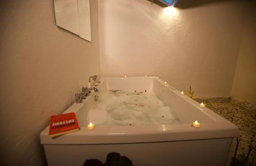 Anjuna House | 4BHK Villa with Jacuzzi & Pool