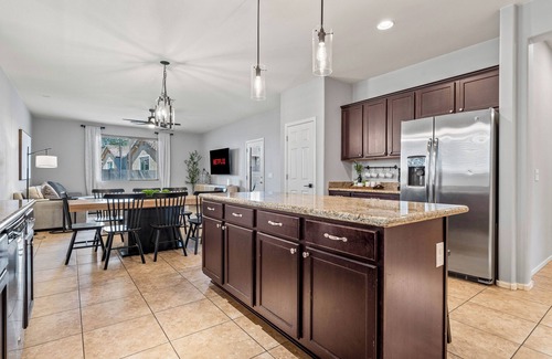 The Pines House | 4Br/2.5B Home w/Private Backyard & Shared Pool