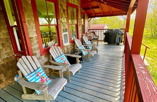 Pemaquid Point Cottage | 4BR, 2 BA Traditional Cottage with Ocean Views on Pemaquid Point