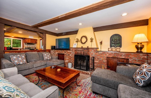 Nashville House | 4BR, 2 BA