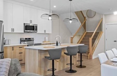 Montgomery House | 4BR | 3.5 Bath | Game Rm | Near Hospital | Garage