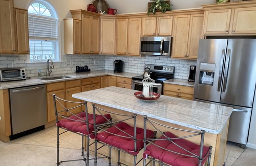 North End House | 4BR - 3 Bath/9th & Central