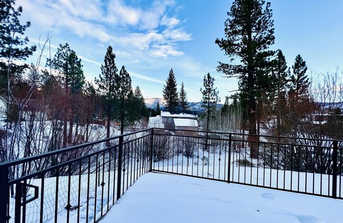 South Lake Tahoe House | 4BR/3BA house with mountain views