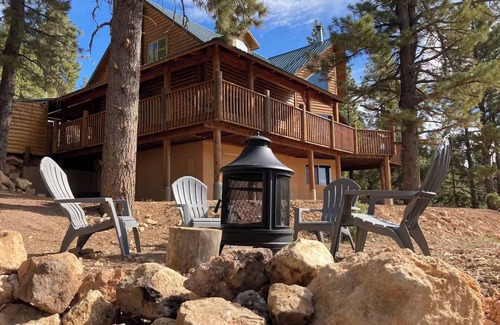 Meadow View Heights Cabin | 4BR Cabin w/Game Room & Fire Pit – Sleeps 13