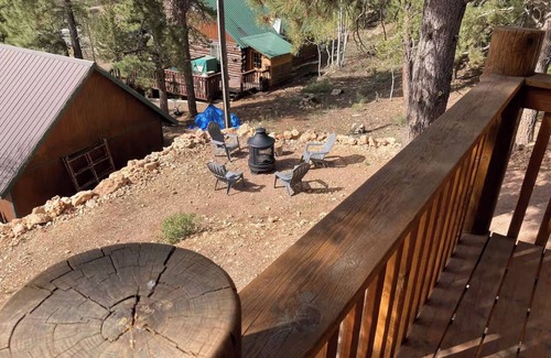 Meadow View Heights Cabin | 4BR Cabin w/Game Room & Fire Pit – Sleeps 13