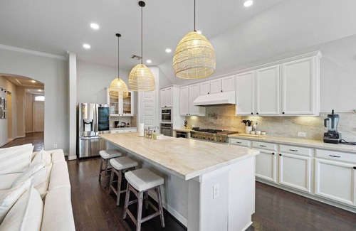 Sugar Land House | 4BR Home in Sterling Heights｜Mainfloor Bedroom｜Parking｜Walk In Closets #42195