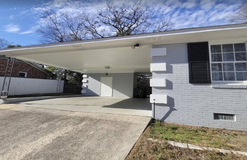 Columbia House | 4BR Home w/Movie Room & Game Room l Vintage Vibe