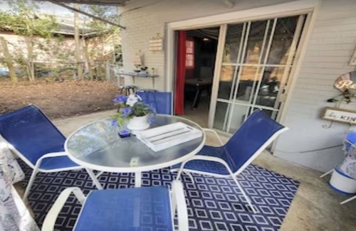 Columbia House | 4BR Home w/Movie Room & Game Room l Vintage Vibe