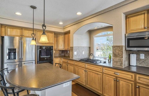 Peyton House | 4BR|Hot Tub Pool Table, Ping Pong, Foosball!