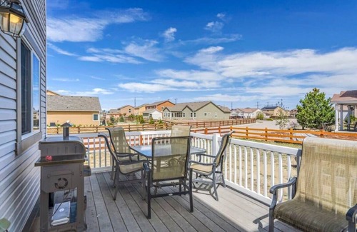 Peyton House | 4BR|Hot Tub Pool Table, Ping Pong, Foosball!