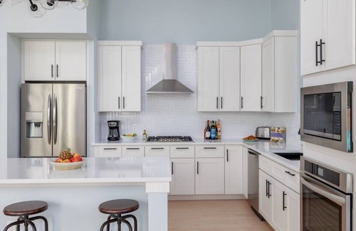 Govalle House | 4BR, King Beds, Free Parking, East Side - Eastview