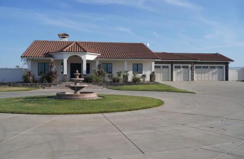 Tracy Villa | 4BR LUXURY ENTERTAINMENT OASIS