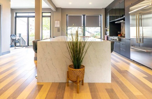 Central West End House | 4BR Modern CWE Luxury + Garage/ABODEbucks