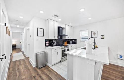 Southside House | 4BR Modern Getaway by Lackland & SeaWorld