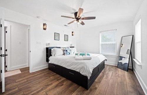 Southside House | 4BR Modern Getaway by Lackland & SeaWorld