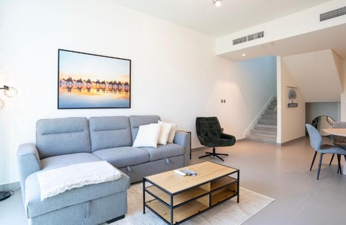 Abu Dhabi House | 4br Prestigious Villa Discounted Parks Tickets