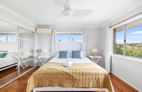 Rochedale South House | 4BR Retreat with Pool & Scenic High Steps View