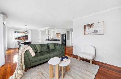 Rochedale South House | 4BR Retreat with Pool & Scenic High Steps View