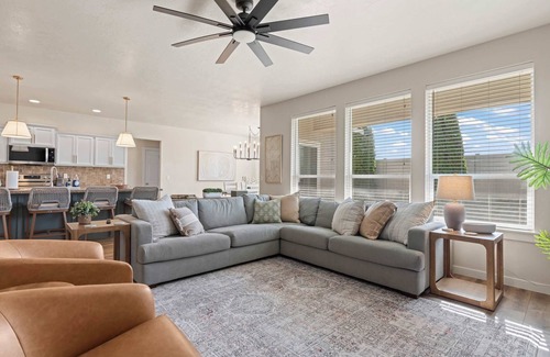 Nampa House | 4BR Retreat With Hot Tub, Greenbelt Pond Sleeps 12