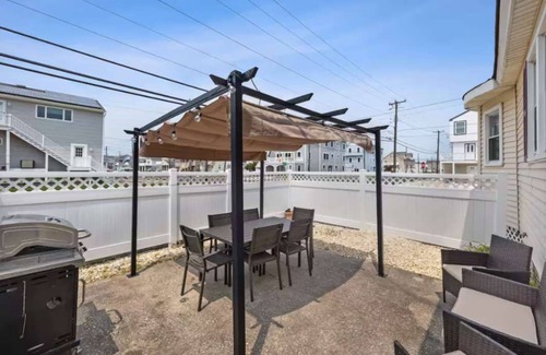 North Wildwood House | 4BR Shore House-Kid Friendly-Close To The Action!