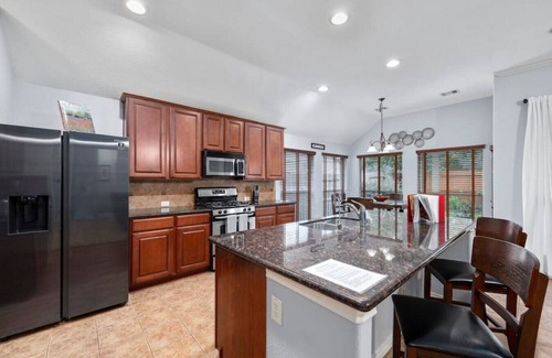 Houston Apartment | 4BR Sleeps 9, Foosball, Patio, Near Race Park