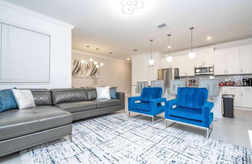 Kissimmee House | 4BR Townhouse Storey Lake Private Pool BBQ