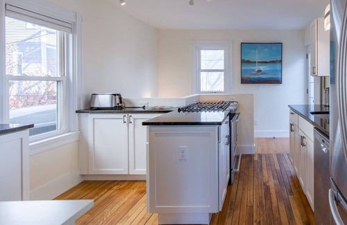 Munjoy Hill Cottage | 4br2ba House parking A Peaceful Oasis on Munjoy Hill