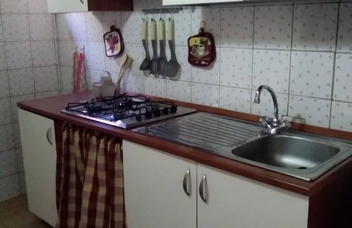 Arbus Apartment | 4km from the sea, family apartment with indoor parking and garden