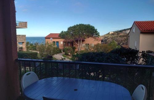 Collioure Apartment | 4RB86 Appartement type T2 cabine dans résidence bord de mer à Collioure